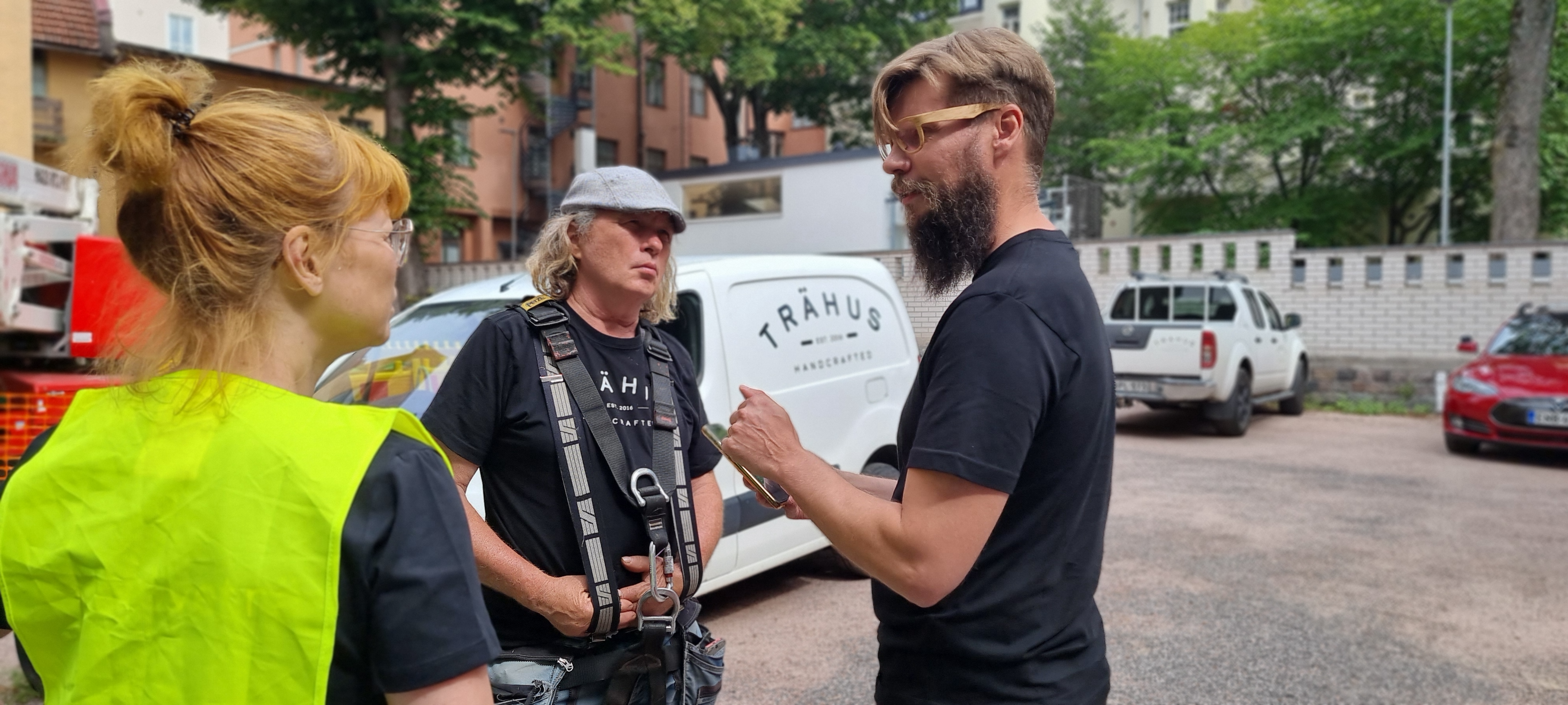 a project manager discussing with his construction team